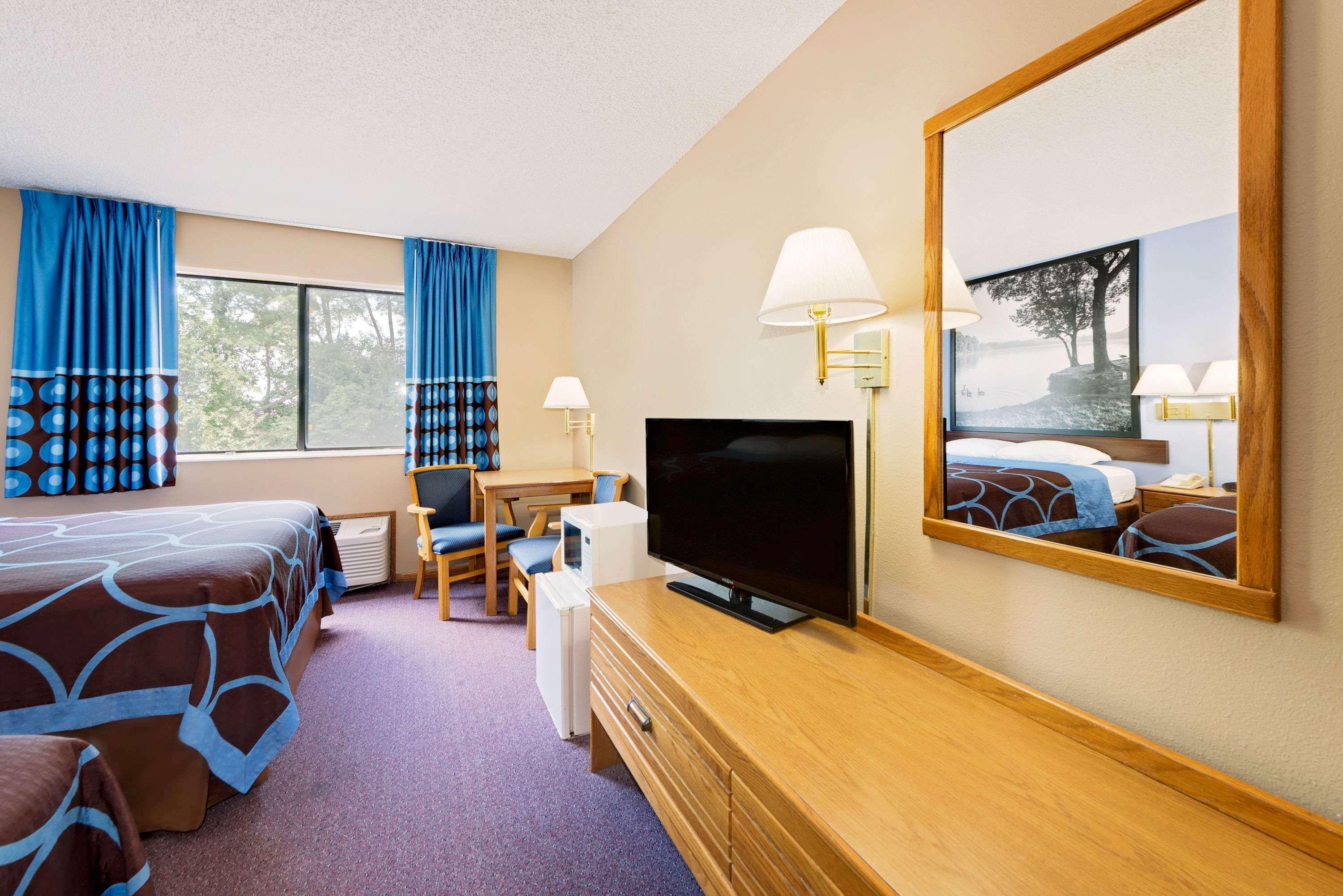 Super 8 By Wyndham Chariton Hotel Exterior photo
