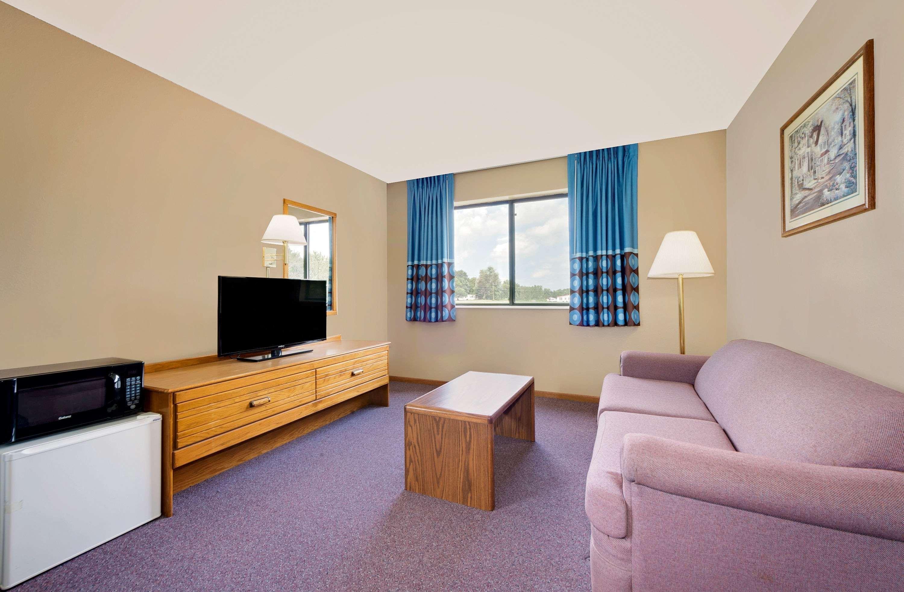 Super 8 By Wyndham Chariton Hotel Exterior photo